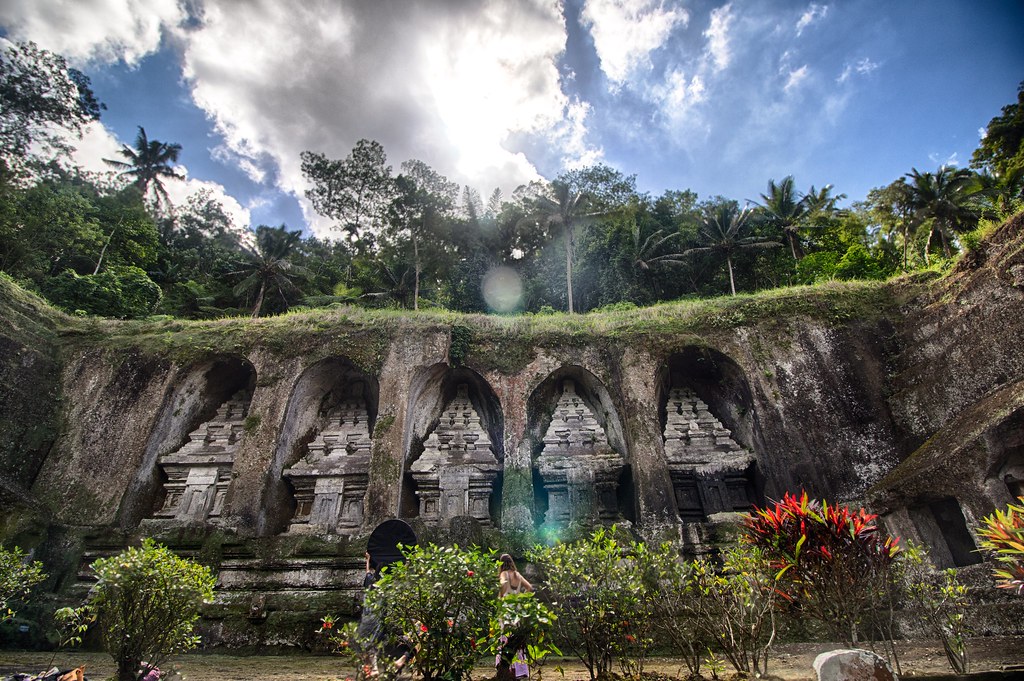 du lich bali gia re-Den-gunung-Kawi- 