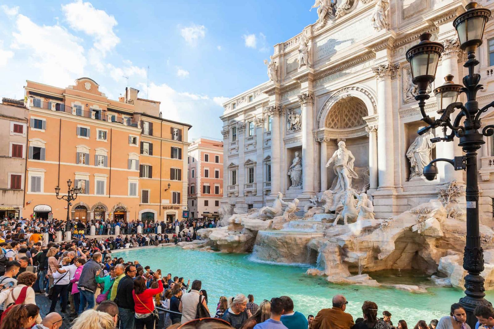 Du lich Chau AU Trevi_20Fountain-min